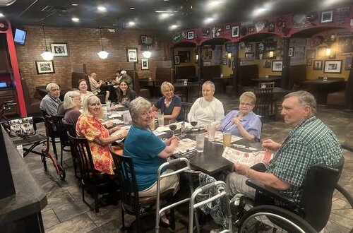Jennings at Brecksville residents enjoy lunch on the town